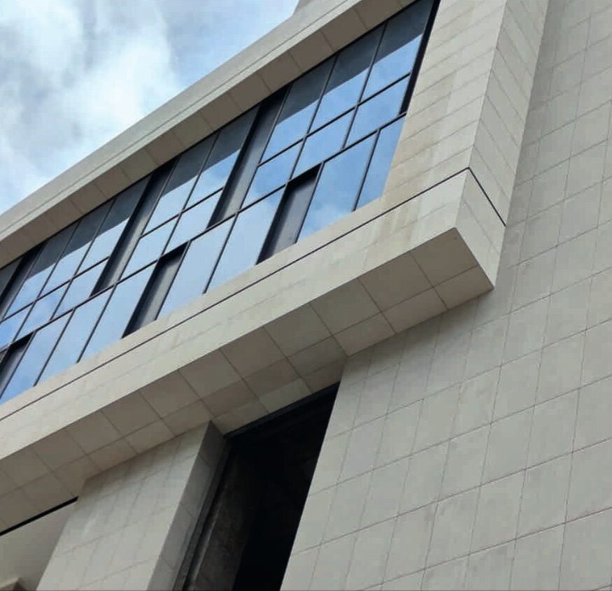 Stone cladding to curtain-wall junction, corner detail.